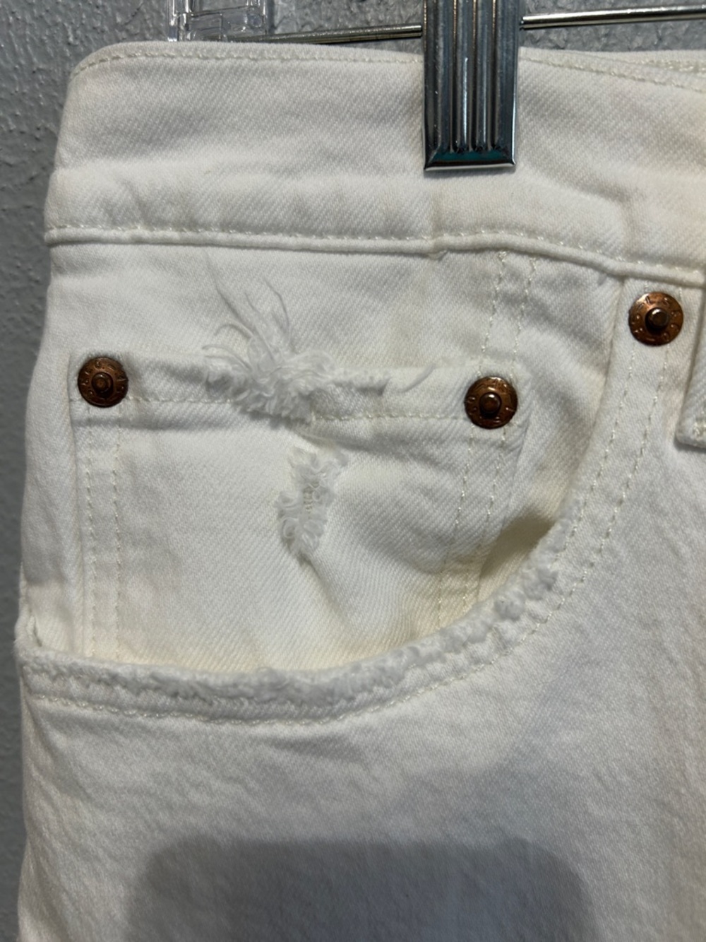Levi's White Multi Button Straight Jeans Size W32/L28 - Picture 6 of 13